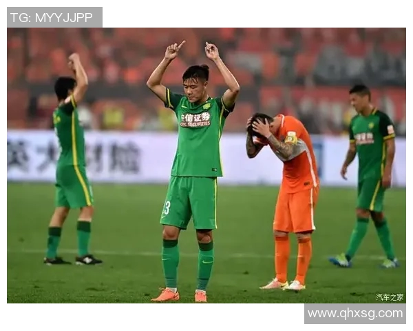 足球明星的祝愿动作传递激情与希望的背后故事